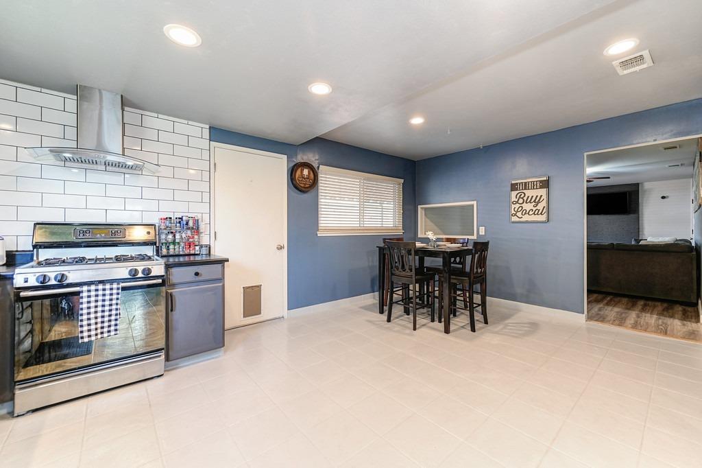 Detail Gallery Image 15 of 37 For 1099 1st St, Lincoln,  CA 95648 - 3 Beds | 2 Baths
