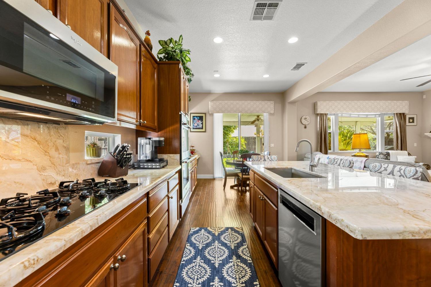 Detail Gallery Image 18 of 55 For 1557 Green Ravine Dr, Lincoln,  CA 95648 - 4 Beds | 2 Baths