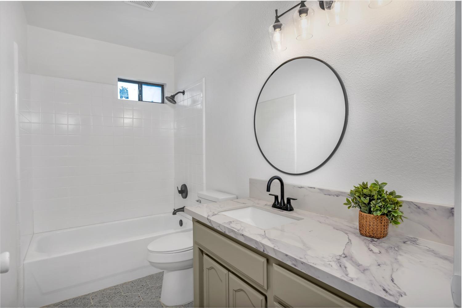 Detail Gallery Image 9 of 19 For 803 W 4th St, Merced,  CA 95341 - 3 Beds | 2 Baths