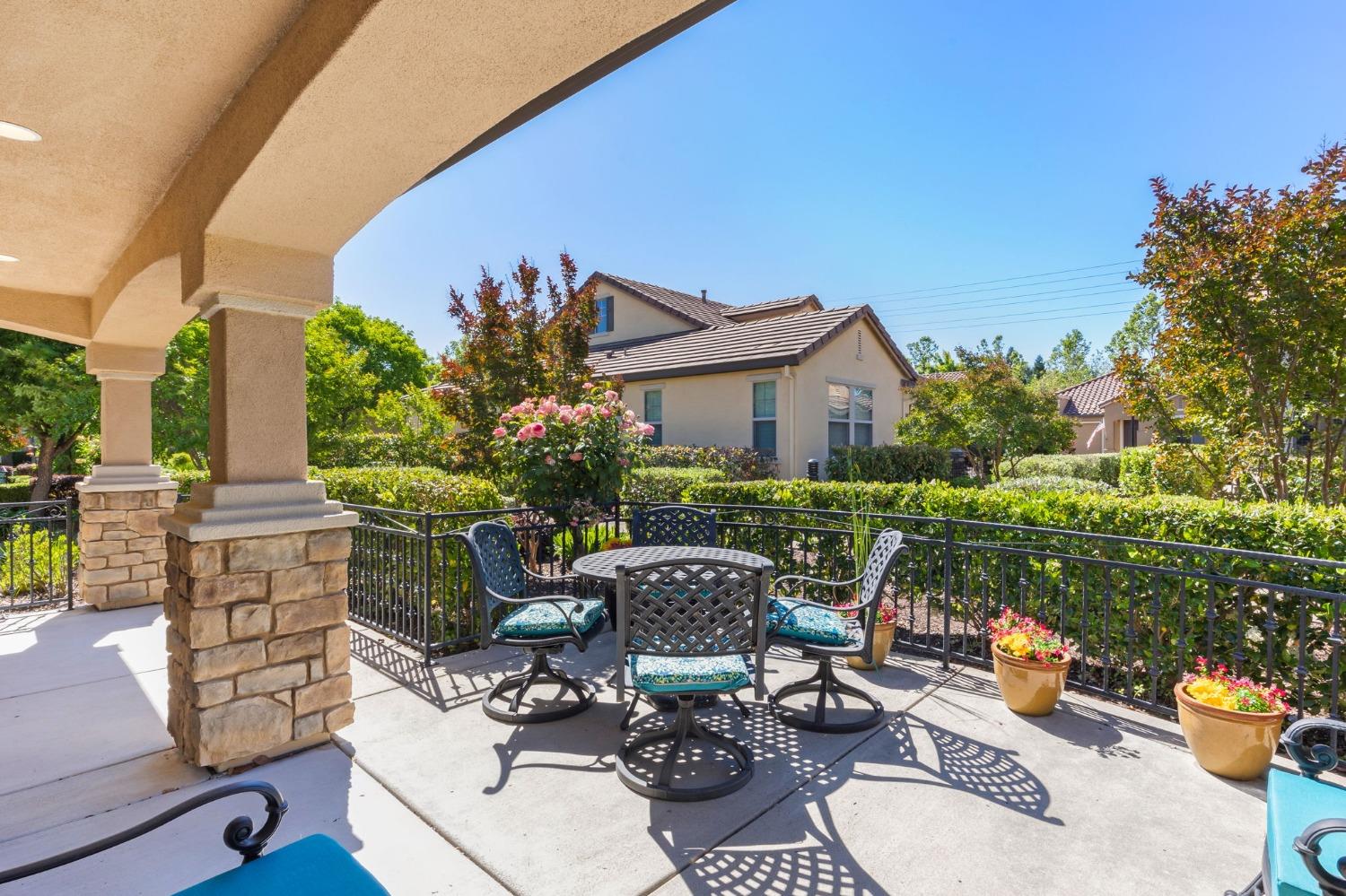 Detail Gallery Image 3 of 36 For 1568 Marseille Ln, Roseville,  CA 95747 - 2 Beds | 2 Baths