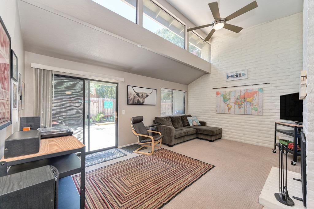 Detail Gallery Image 5 of 53 For 2668 Bradford Way, West Sacramento,  CA 95691 - 3 Beds | 2 Baths