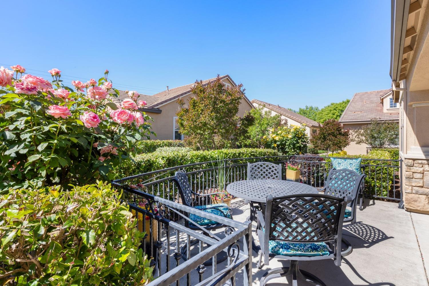 Detail Gallery Image 5 of 36 For 1568 Marseille Ln, Roseville,  CA 95747 - 2 Beds | 2 Baths