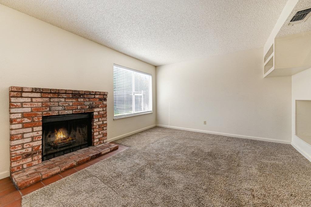 Detail Gallery Image 12 of 34 For 6037 Woodside Dr, Rocklin,  CA 95677 - 2 Beds | 1/1 Baths