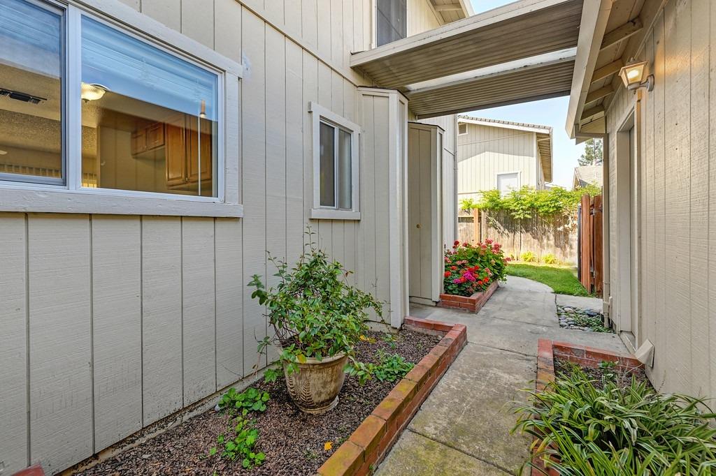 Detail Gallery Image 7 of 34 For 6037 Woodside Dr, Rocklin,  CA 95677 - 2 Beds | 1/1 Baths