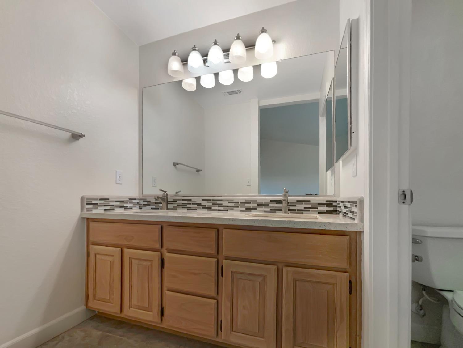 Detail Gallery Image 15 of 29 For 8567 Underhill Dr, Sacramento,  CA 95828 - 3 Beds | 2 Baths