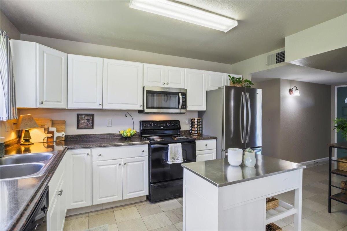 Detail Gallery Image 9 of 42 For 1843 Ethan Allen Ct, Turlock,  CA 95382 - 4 Beds | 2 Baths
