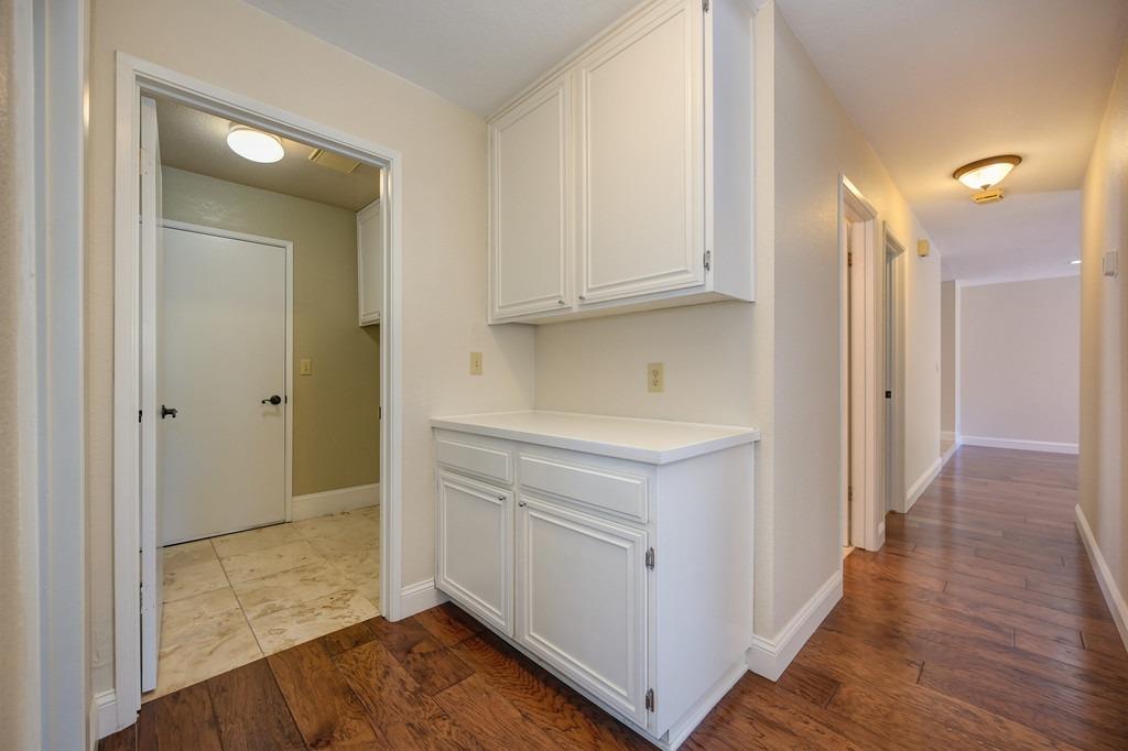 Detail Gallery Image 34 of 58 For 1301 Mossbrook Ct, Roseville,  CA 95661 - 4 Beds | 2 Baths