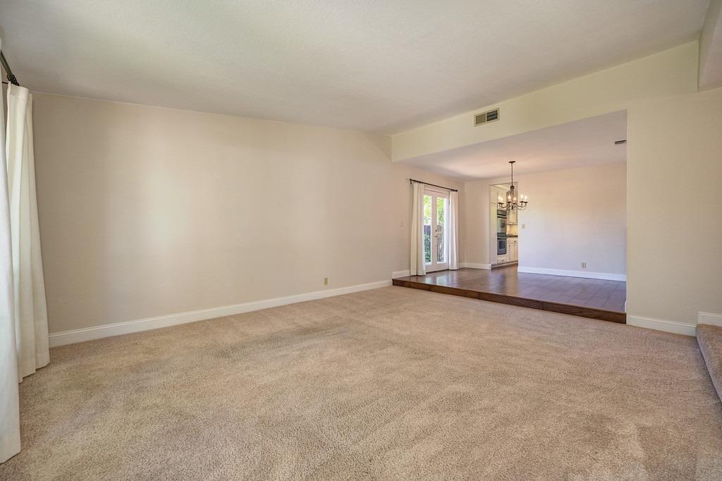 Detail Gallery Image 11 of 58 For 1301 Mossbrook Ct, Roseville,  CA 95661 - 4 Beds | 2 Baths