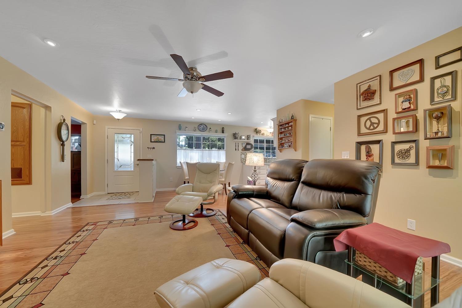 Detail Gallery Image 10 of 62 For 12019 Gold Strike Road, Pine Grove,  CA 95665 - 3 Beds | 2 Baths