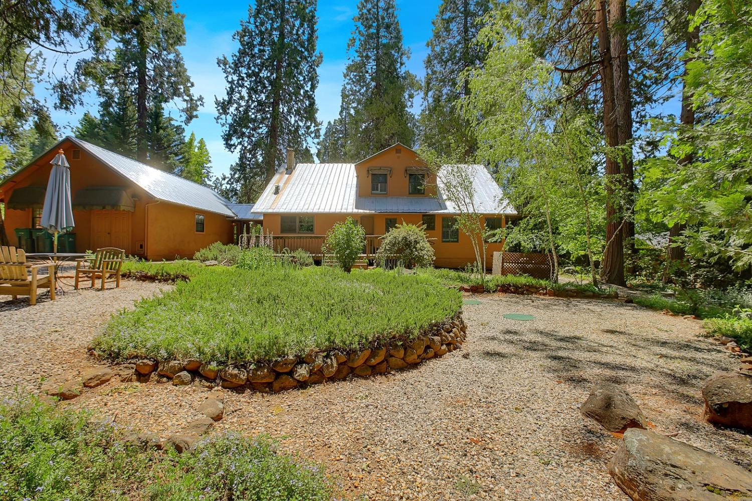 Detail Gallery Image 5 of 92 For 14189 Meadow Dr, Grass Valley,  CA 95945 - 3 Beds | 2 Baths