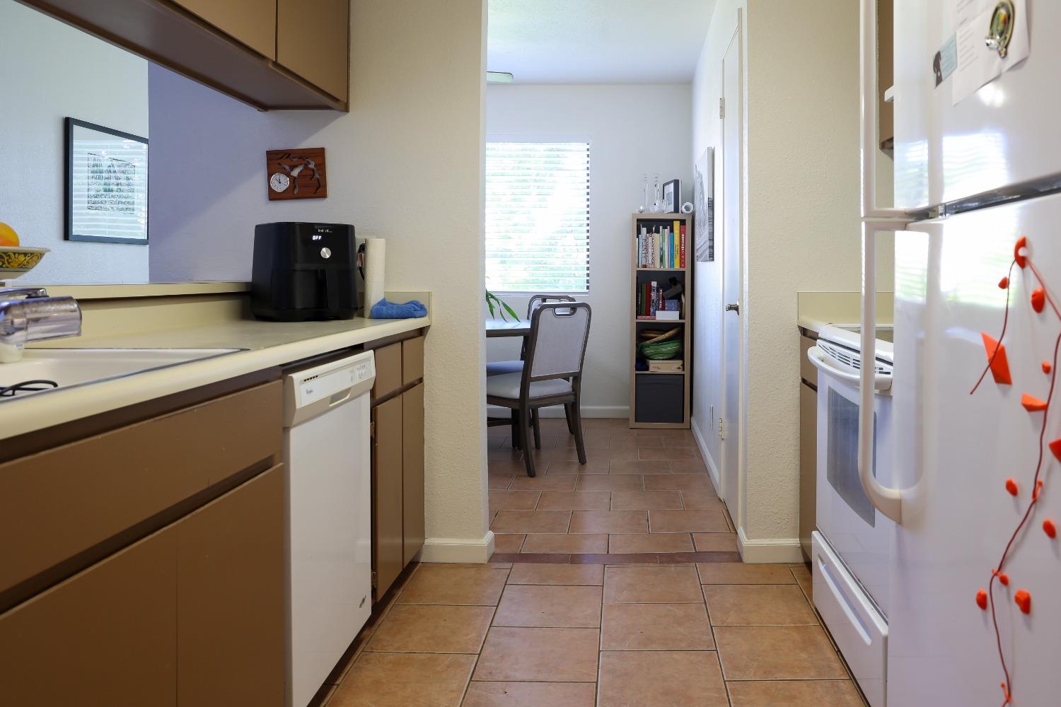 Detail Gallery Image 8 of 22 For 2900 Andre Ln #241,  Turlock,  CA 95382 - 2 Beds | 2 Baths