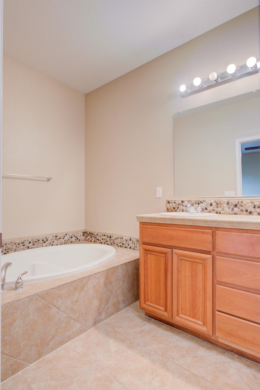 Detail Gallery Image 5 of 48 For 749 Newton Ct, Merced,  CA 95348 - 4 Beds | 2 Baths