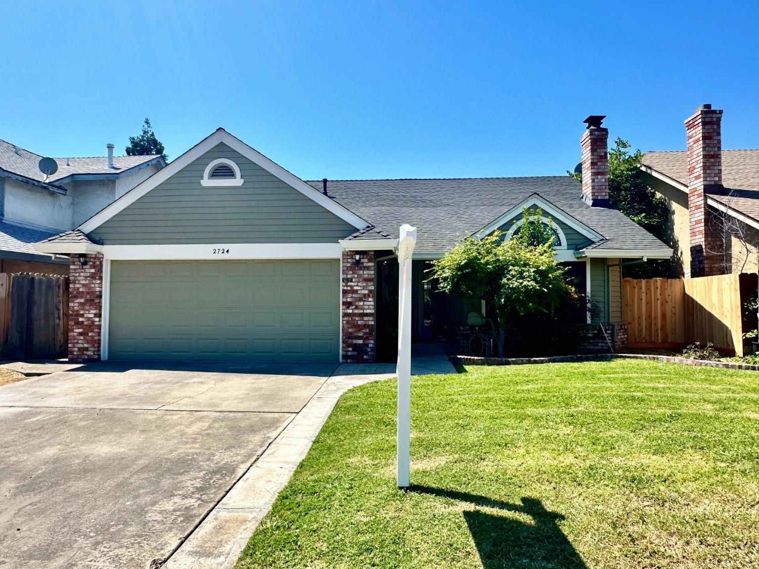 Detail Gallery Image 1 of 26 For 2724 Merle Ave, Modesto,  CA 95355 - 3 Beds | 2 Baths