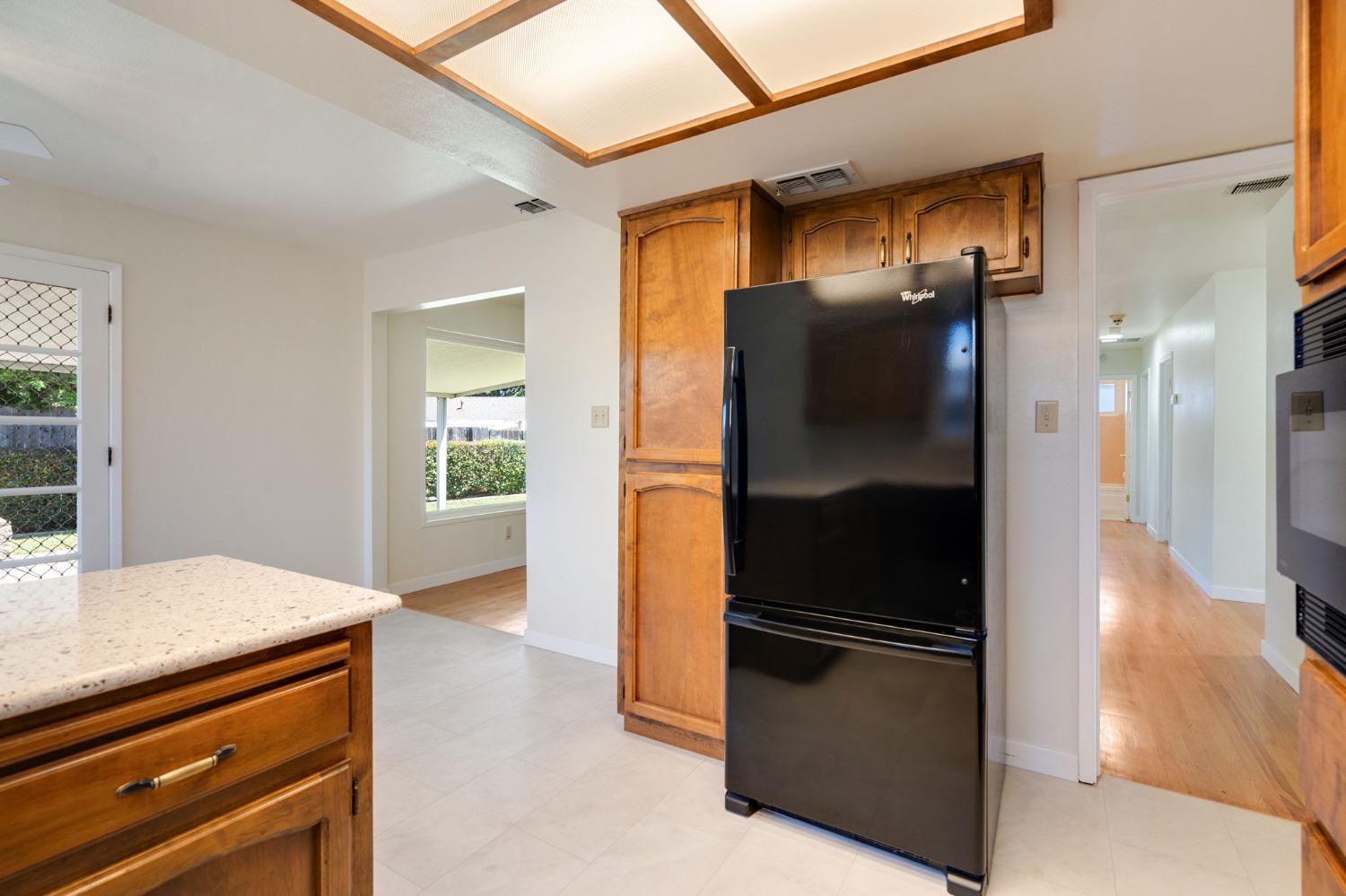 Detail Gallery Image 11 of 25 For 6367 Markley Way, Carmichael,  CA 95608 - 3 Beds | 2 Baths