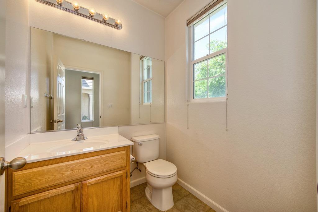 Detail Gallery Image 4 of 21 For 3066 Torland St, Sacramento,  CA 95833 - 3 Beds | 2/1 Baths