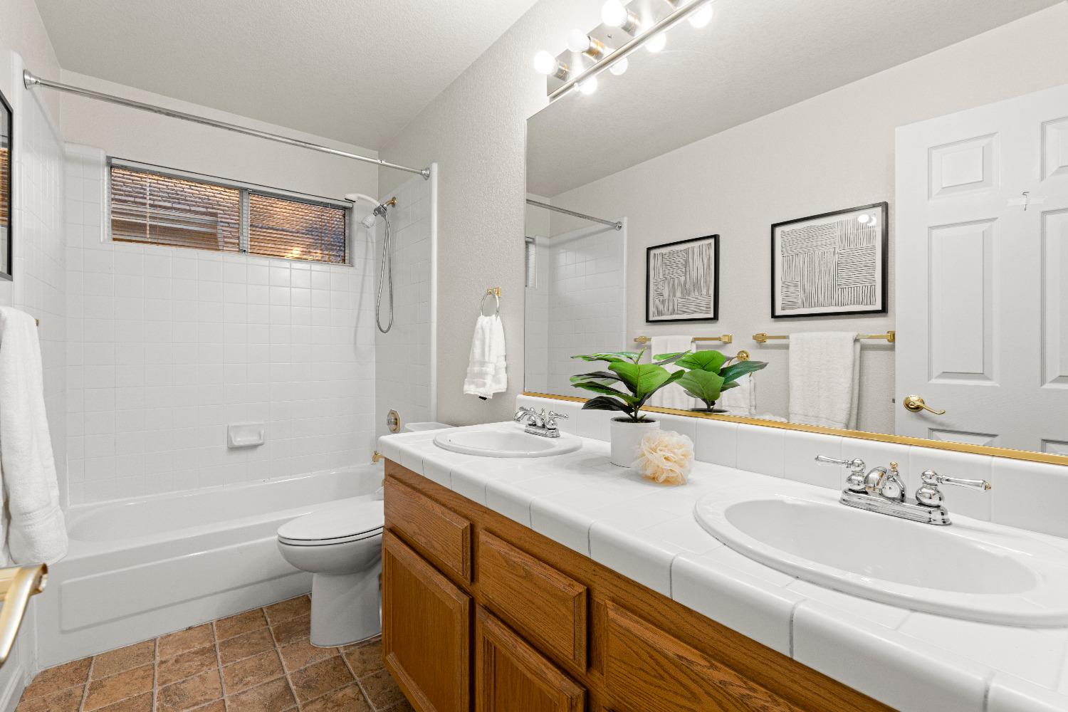 Detail Gallery Image 25 of 35 For 1972 Somerdale Cir, Roseville,  CA 95661 - 4 Beds | 2 Baths