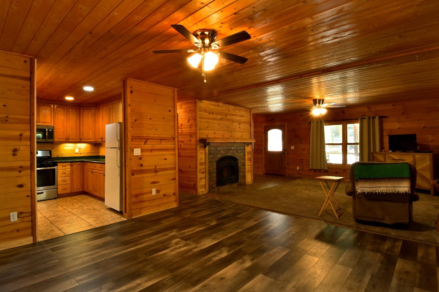 Detail Gallery Image 8 of 41 For 533 Sugarpine Ln, Clio,  CA 96106 - 3 Beds | 2 Baths