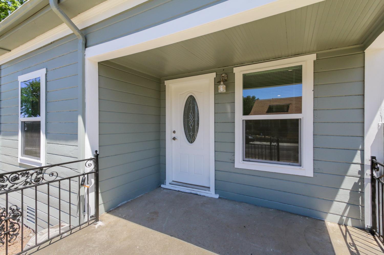 Detail Gallery Image 3 of 35 For 9563 2nd Ave, Elk Grove,  CA 95624 - 2 Beds | 2 Baths