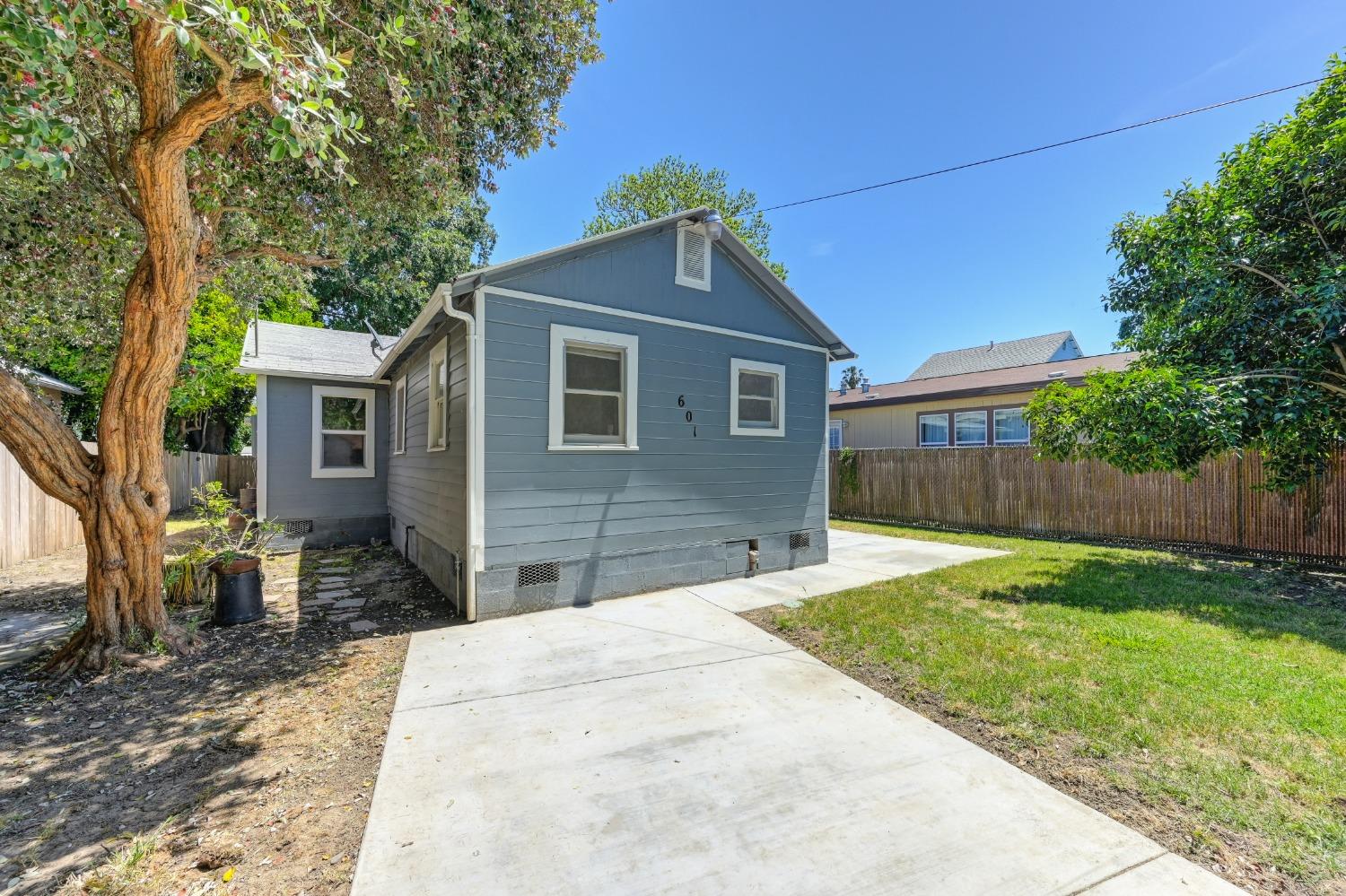 Detail Gallery Image 9 of 46 For 601 Yolo St, West Sacramento,  CA 95605 - 3 Beds | 1 Baths