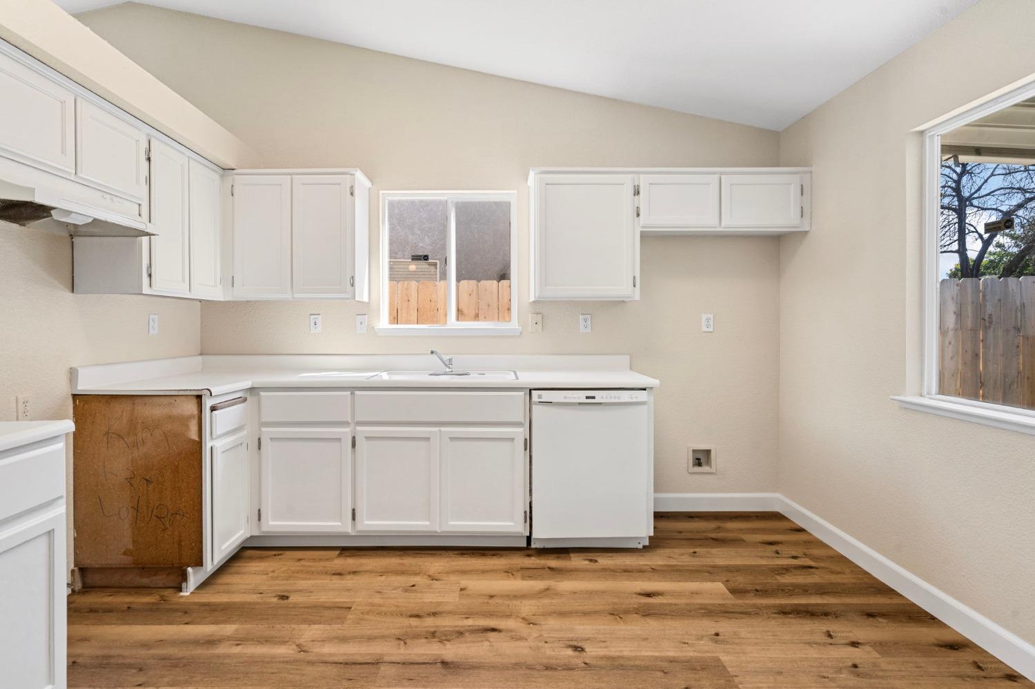 Detail Gallery Image 14 of 32 For 5423 Governor Cir, Stockton,  CA 95210 - 3 Beds | 2 Baths