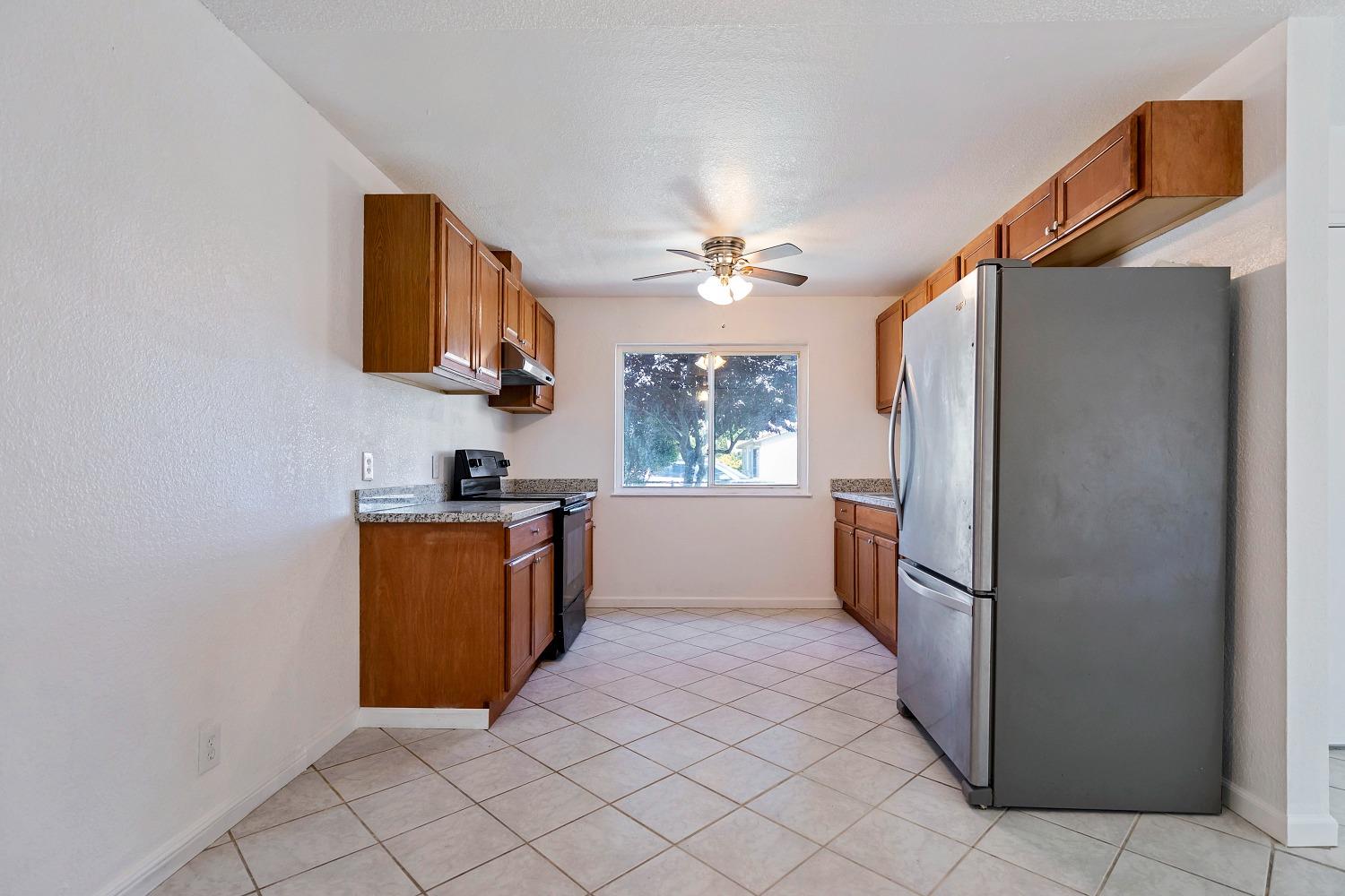 Detail Gallery Image 9 of 36 For 16443 Bizzibe St, Lathrop,  CA 95330 - 3 Beds | 2 Baths