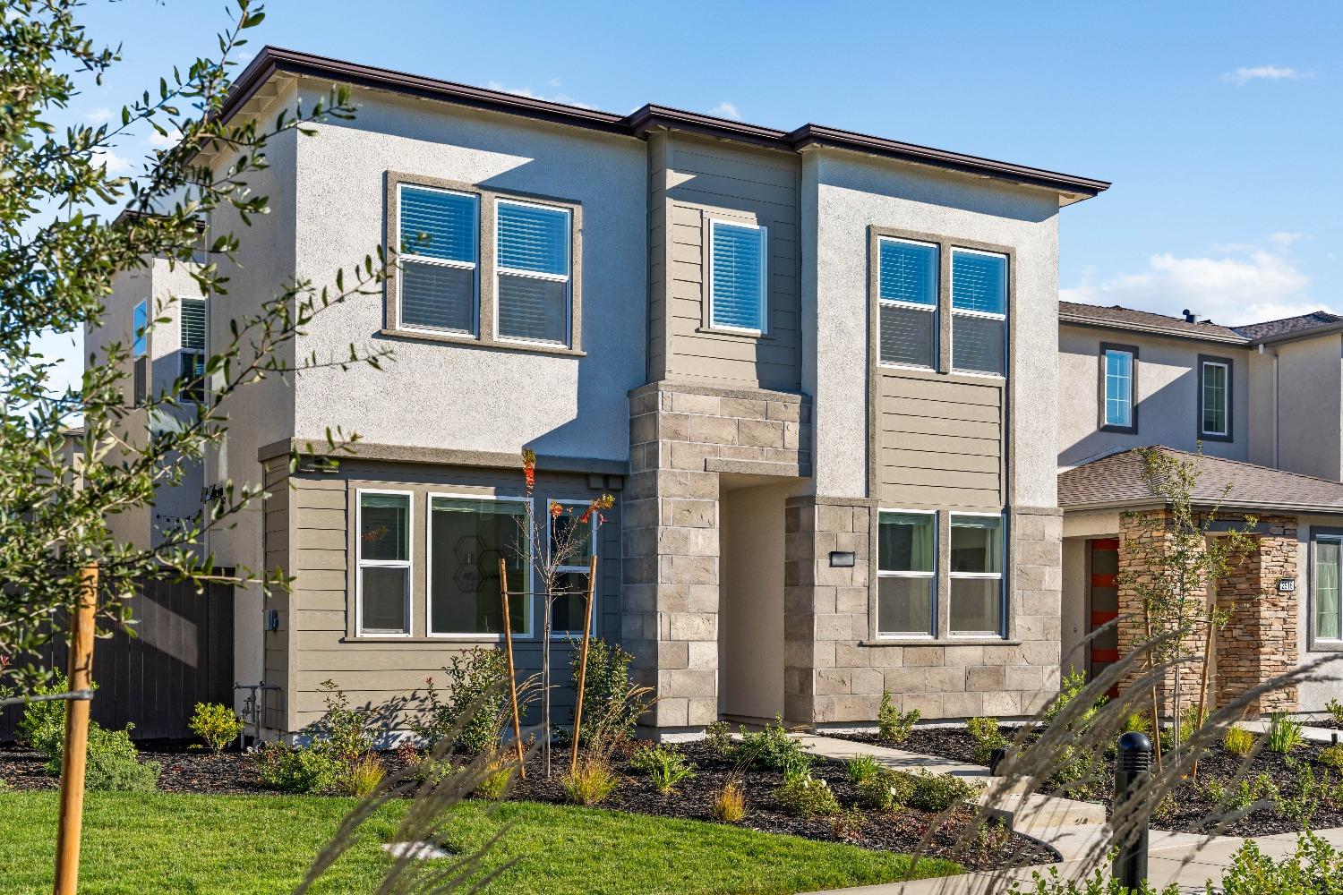 Detail Gallery Image 2 of 58 For 2924 Blue Teal Walk, Sacramento,  CA 95833 - 4 Beds | 3 Baths