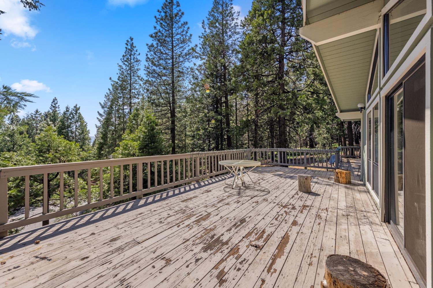 Detail Gallery Image 2 of 23 For 6885 Almanor Lake Estates Dr, Lake Almanor,  CA 96137 - 3 Beds | 2 Baths