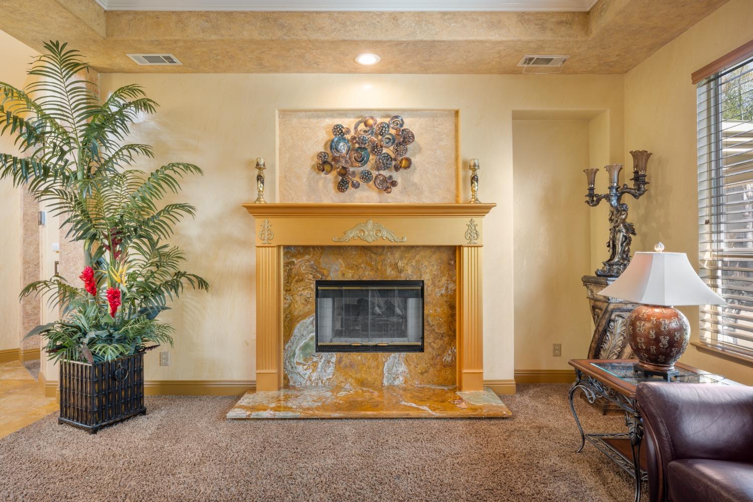 Detail Gallery Image 10 of 61 For 9036 Erle Blunden Way, Fair Oaks,  CA 95628 - 4 Beds | 4 Baths