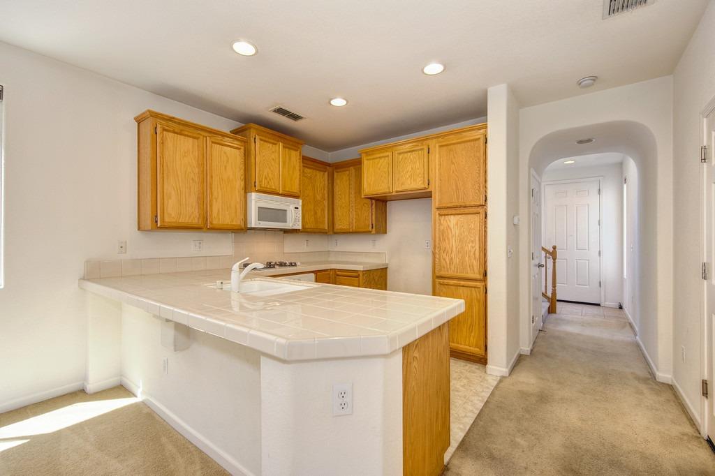 Detail Gallery Image 6 of 21 For 3066 Torland St, Sacramento,  CA 95833 - 3 Beds | 2/1 Baths