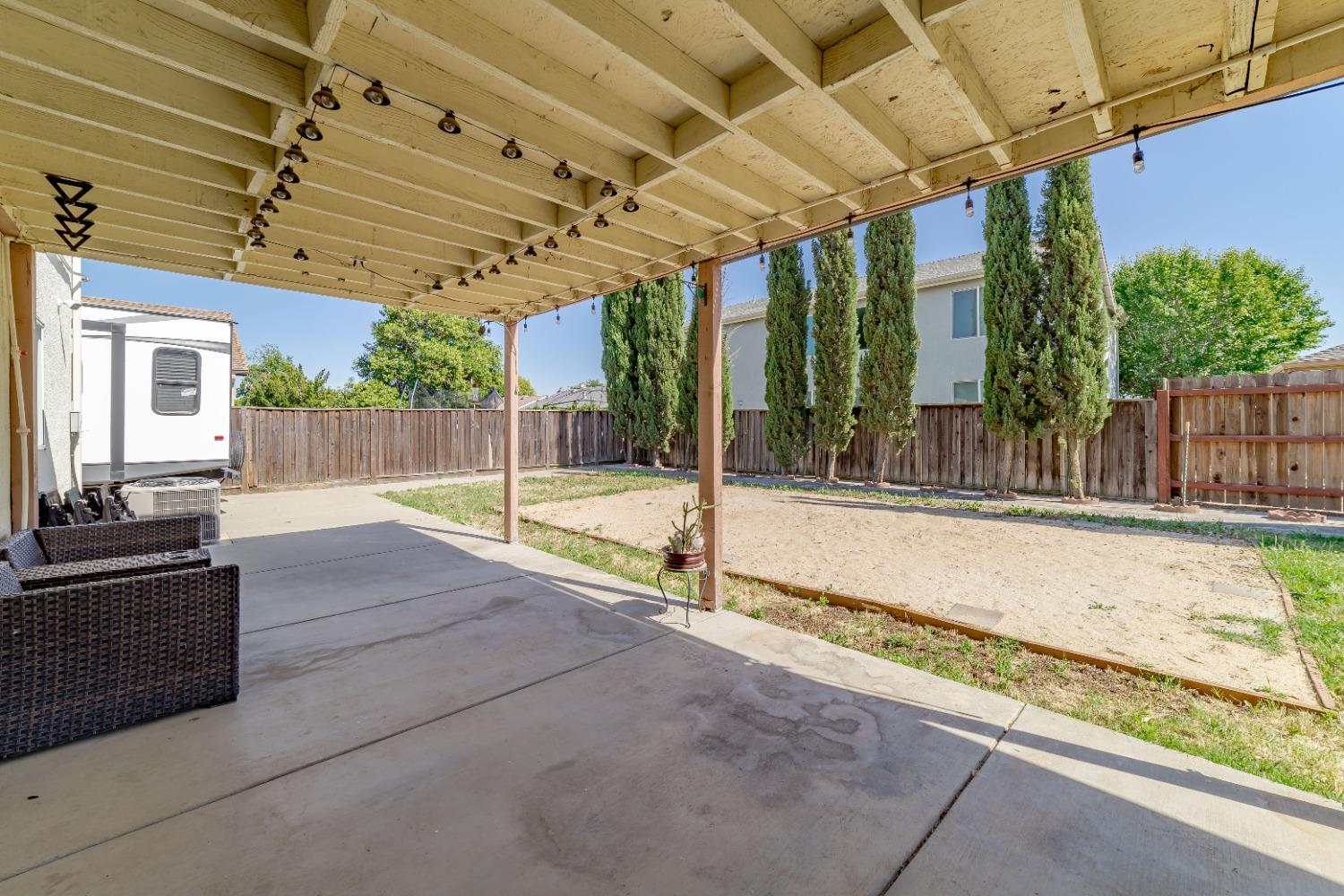 Detail Gallery Image 31 of 33 For 1672 Chateau Drive, Olivehurst,  CA 95961 - 3 Beds | 2/1 Baths