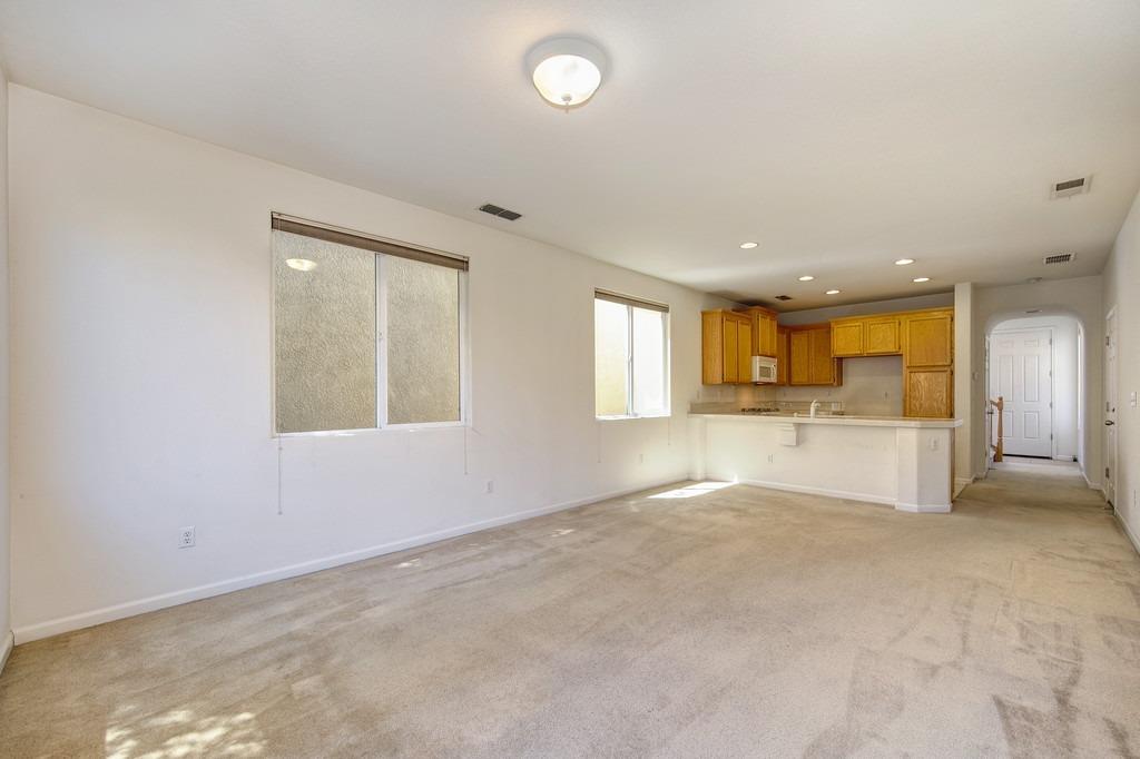 Detail Gallery Image 8 of 21 For 3066 Torland St, Sacramento,  CA 95833 - 3 Beds | 2/1 Baths