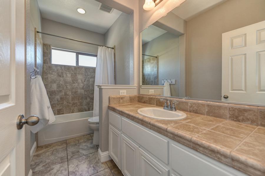 Detail Gallery Image 24 of 38 For 1949 Newark Way, Lincoln,  CA 95648 - 5 Beds | 3 Baths