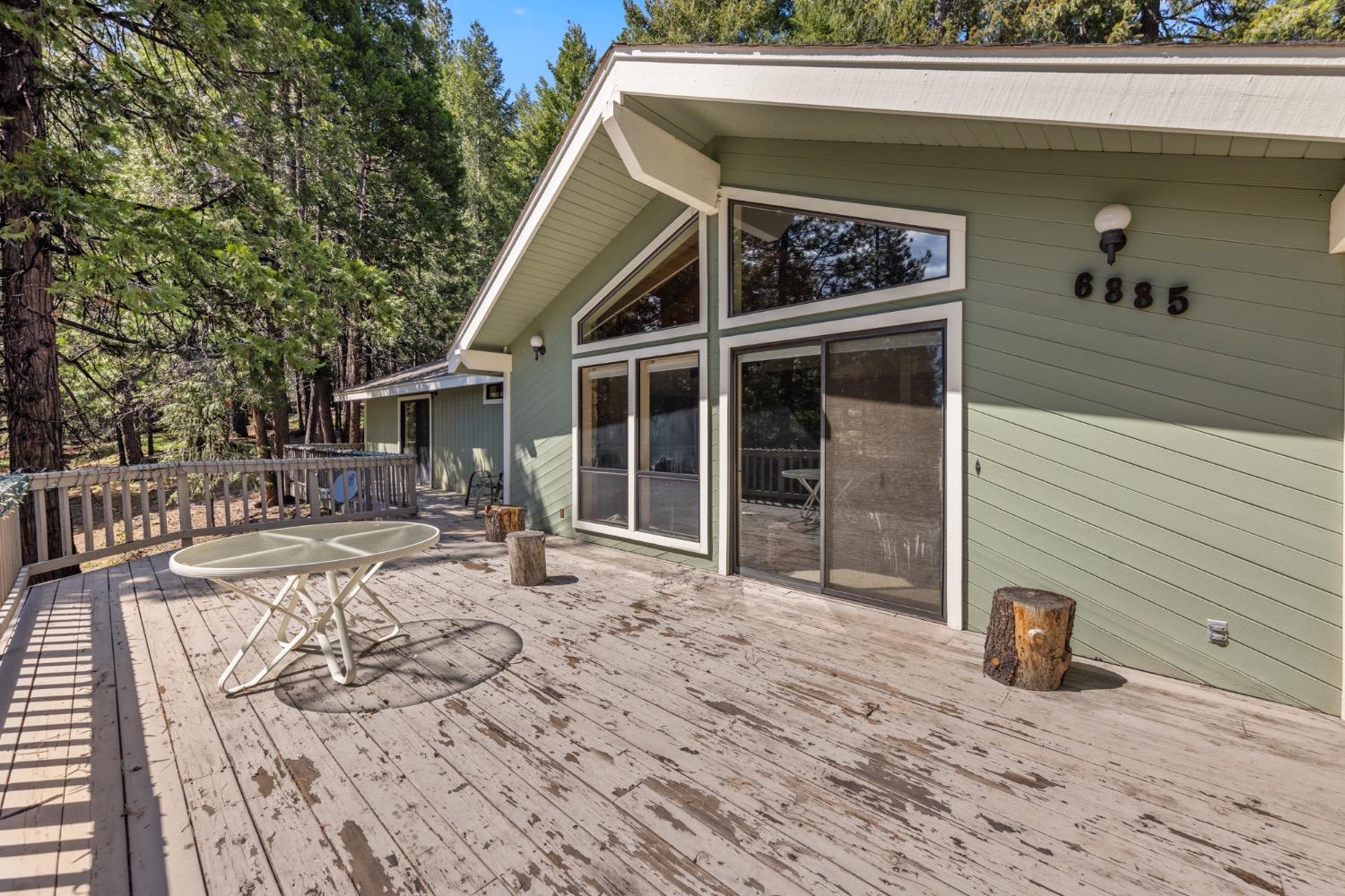 Detail Gallery Image 3 of 23 For 6885 Almanor Lake Estates Dr, Lake Almanor,  CA 96137 - 3 Beds | 2 Baths