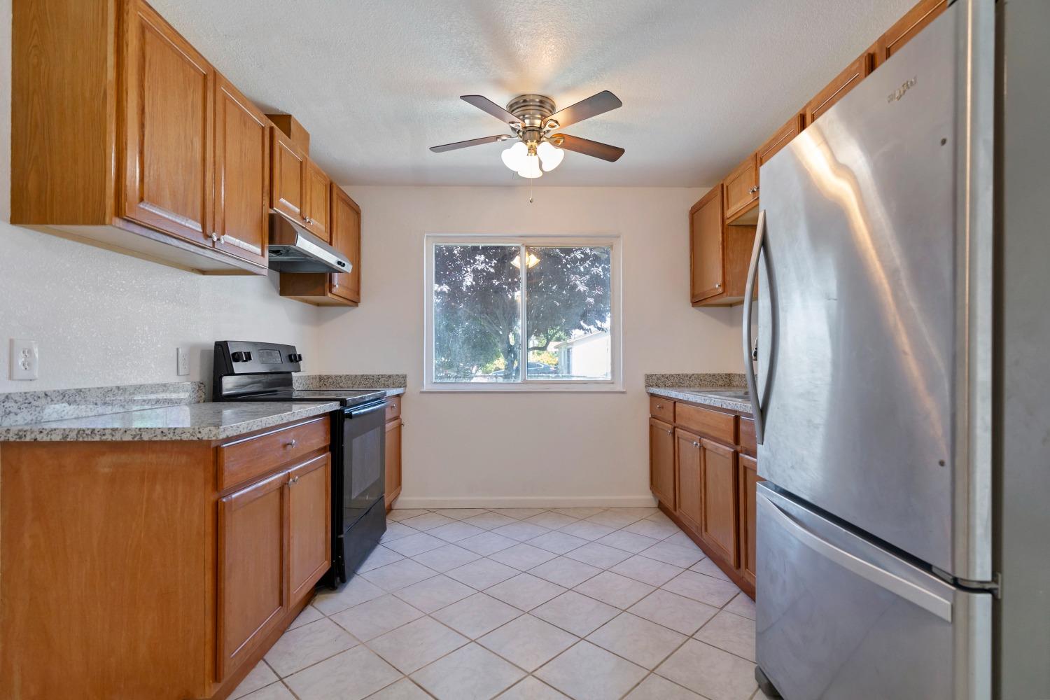 Detail Gallery Image 10 of 36 For 16443 Bizzibe St, Lathrop,  CA 95330 - 3 Beds | 2 Baths