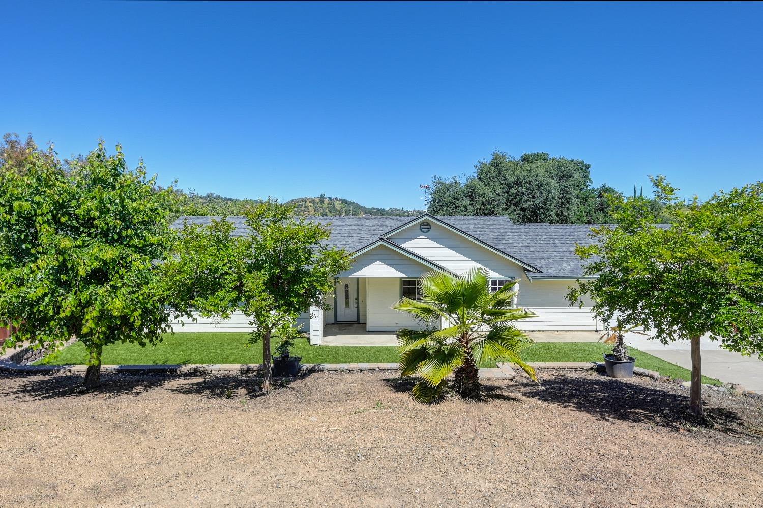 Detail Gallery Image 1 of 40 For 3076 Heinemann Dr, Valley Springs,  CA 95252 - 3 Beds | 2 Baths