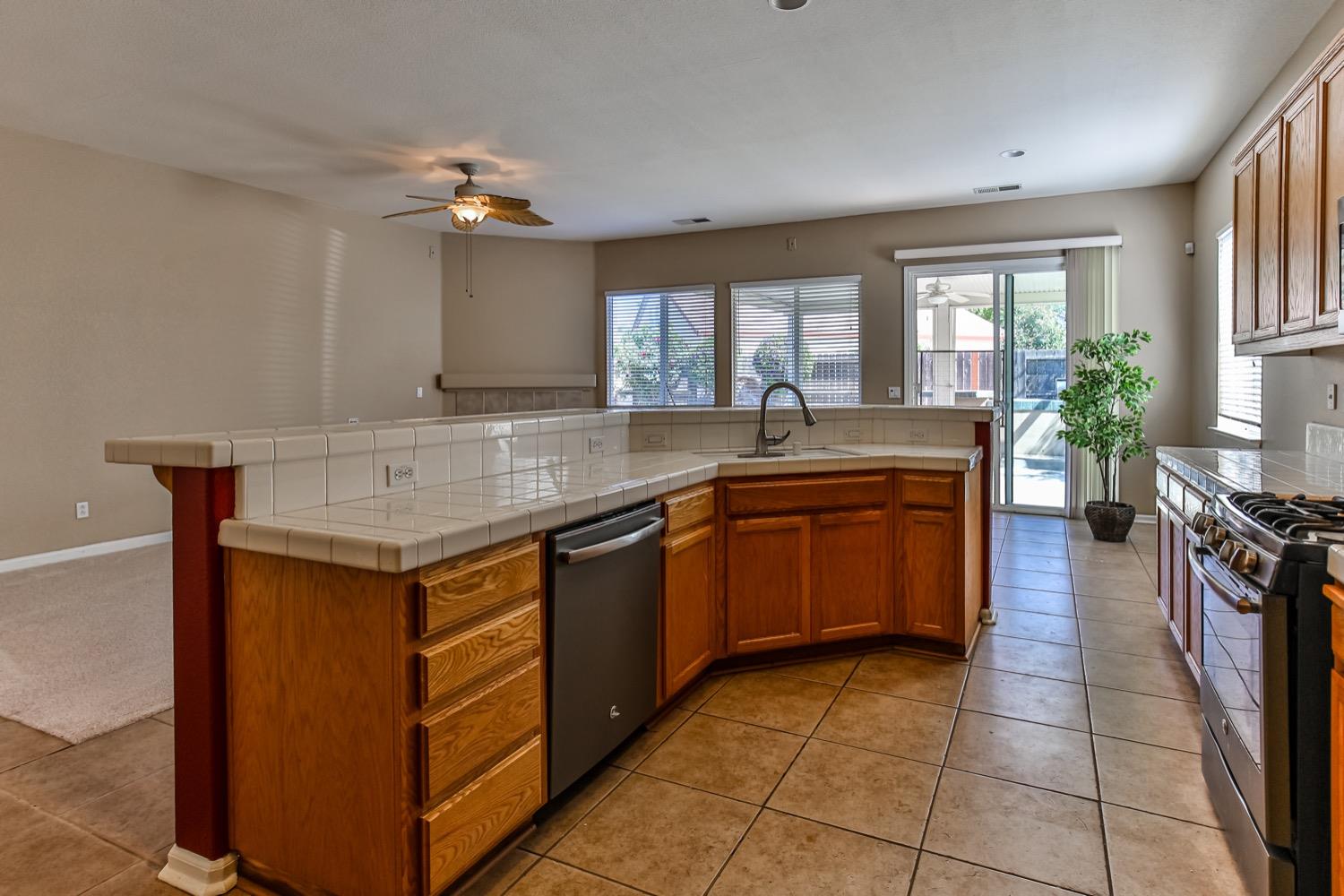 Detail Gallery Image 32 of 75 For 2463 Briarcliff Dr, Stockton,  CA 95206 - 3 Beds | 2 Baths