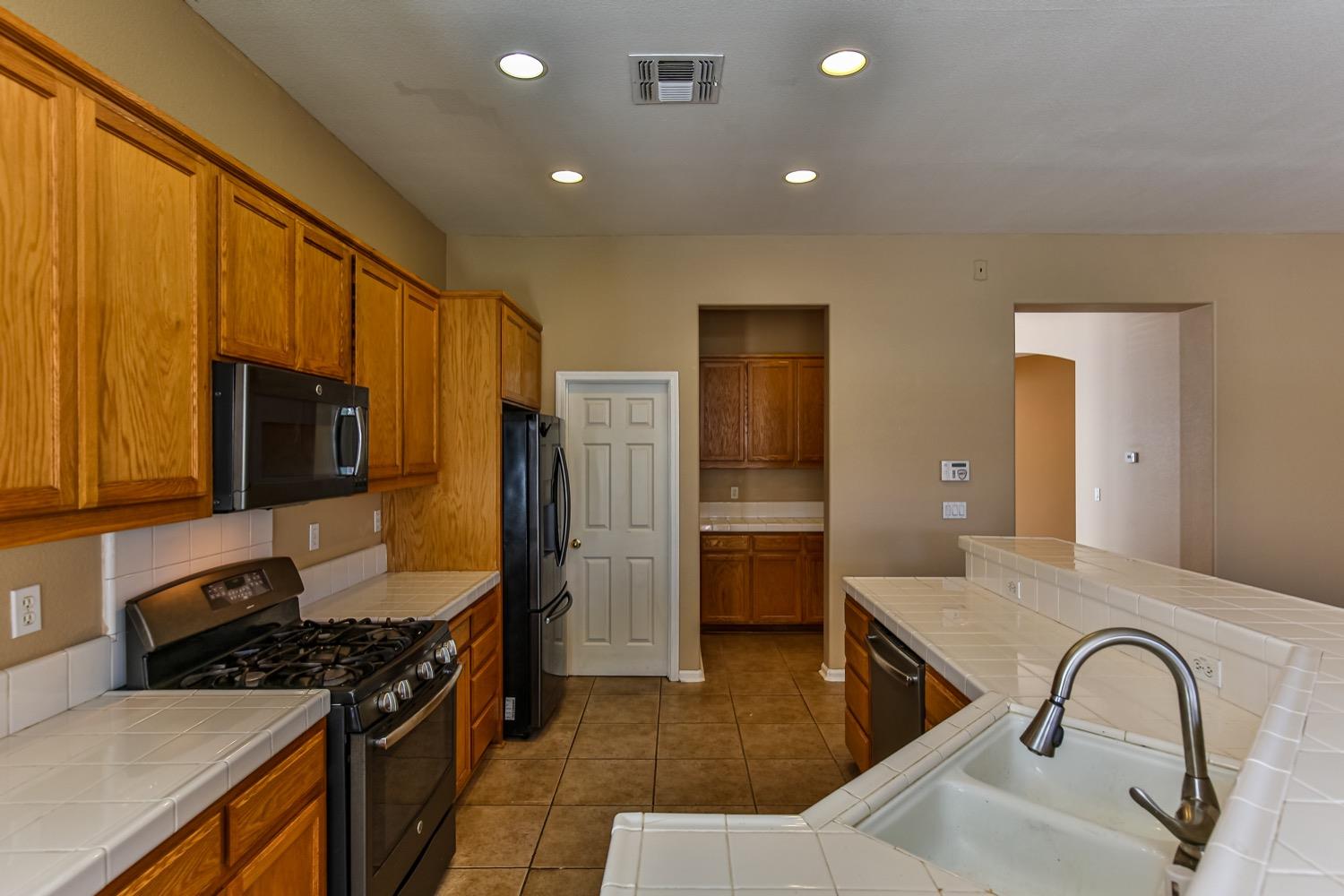 Detail Gallery Image 36 of 75 For 2463 Briarcliff Dr, Stockton,  CA 95206 - 3 Beds | 2 Baths