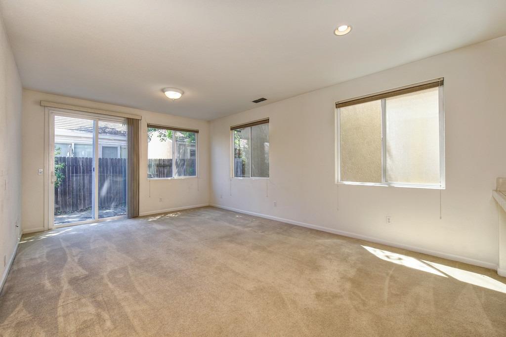 Detail Gallery Image 7 of 21 For 3066 Torland St, Sacramento,  CA 95833 - 3 Beds | 2/1 Baths