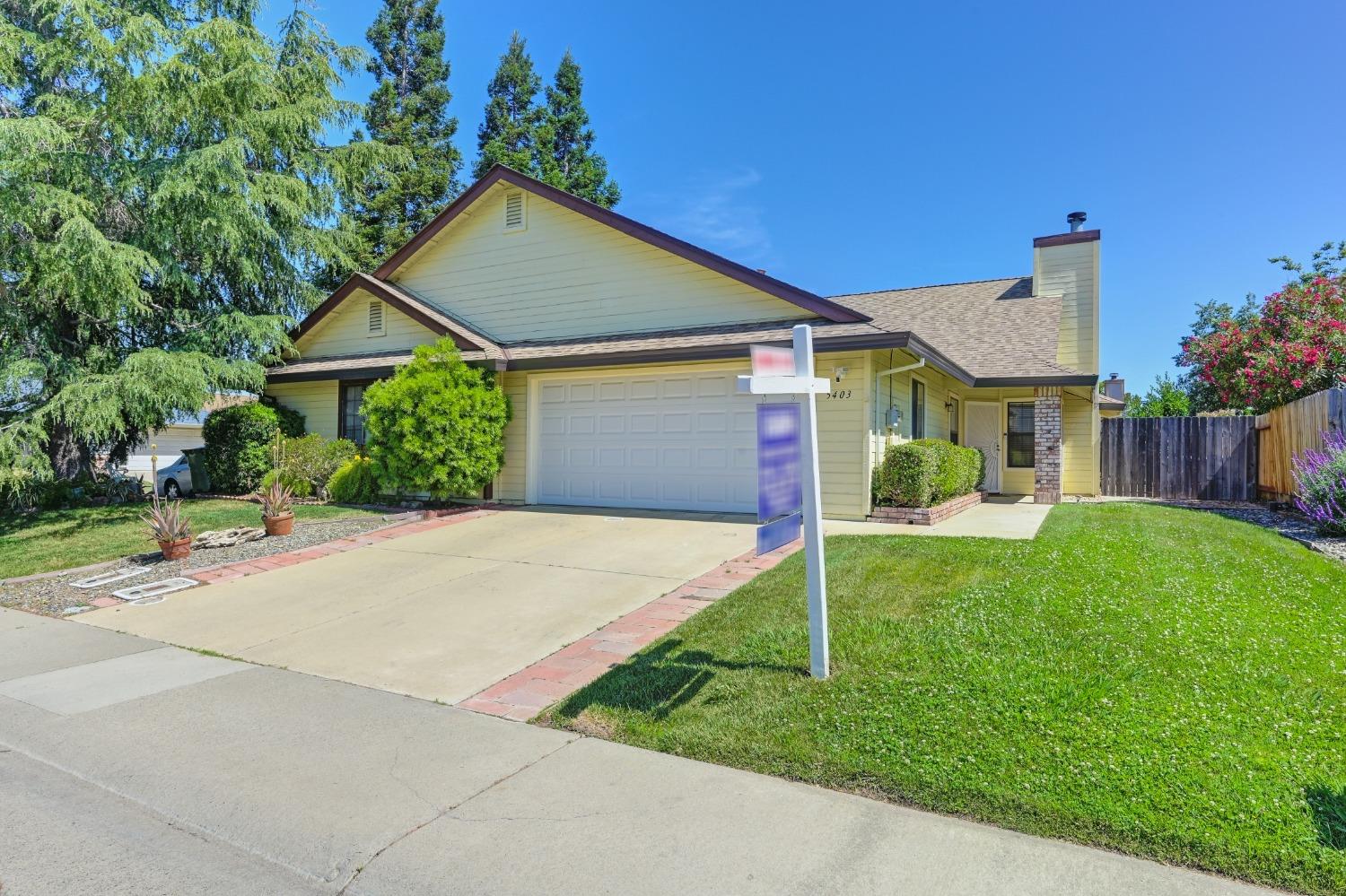 Detail Gallery Image 1 of 35 For 5403 Sitka Ct, Elk Grove,  CA 95758 - 2 Beds | 2 Baths
