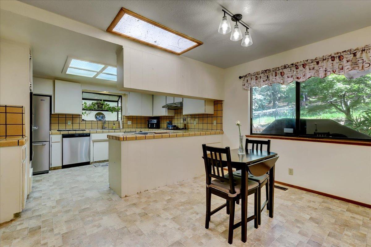 Detail Gallery Image 13 of 70 For 11022 Juanita Ct, Grass Valley,  CA 95949 - 2 Beds | 2/1 Baths
