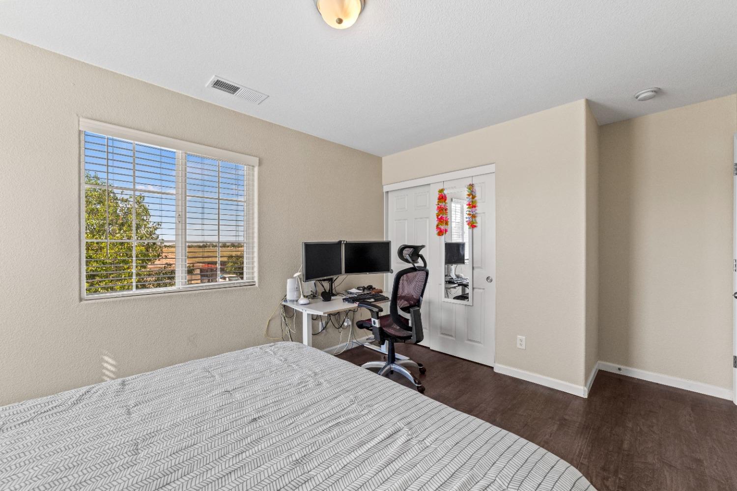 Detail Gallery Image 27 of 33 For 1672 Chateau Drive, Olivehurst,  CA 95961 - 3 Beds | 2/1 Baths