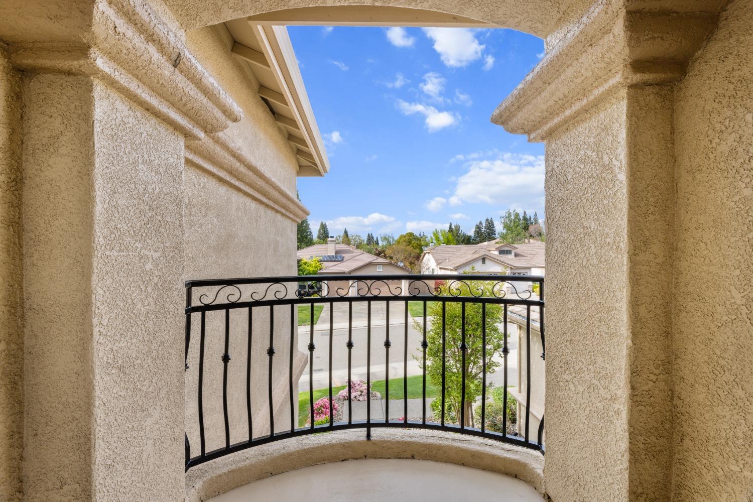 Detail Gallery Image 34 of 61 For 9036 Erle Blunden Way, Fair Oaks,  CA 95628 - 4 Beds | 4 Baths