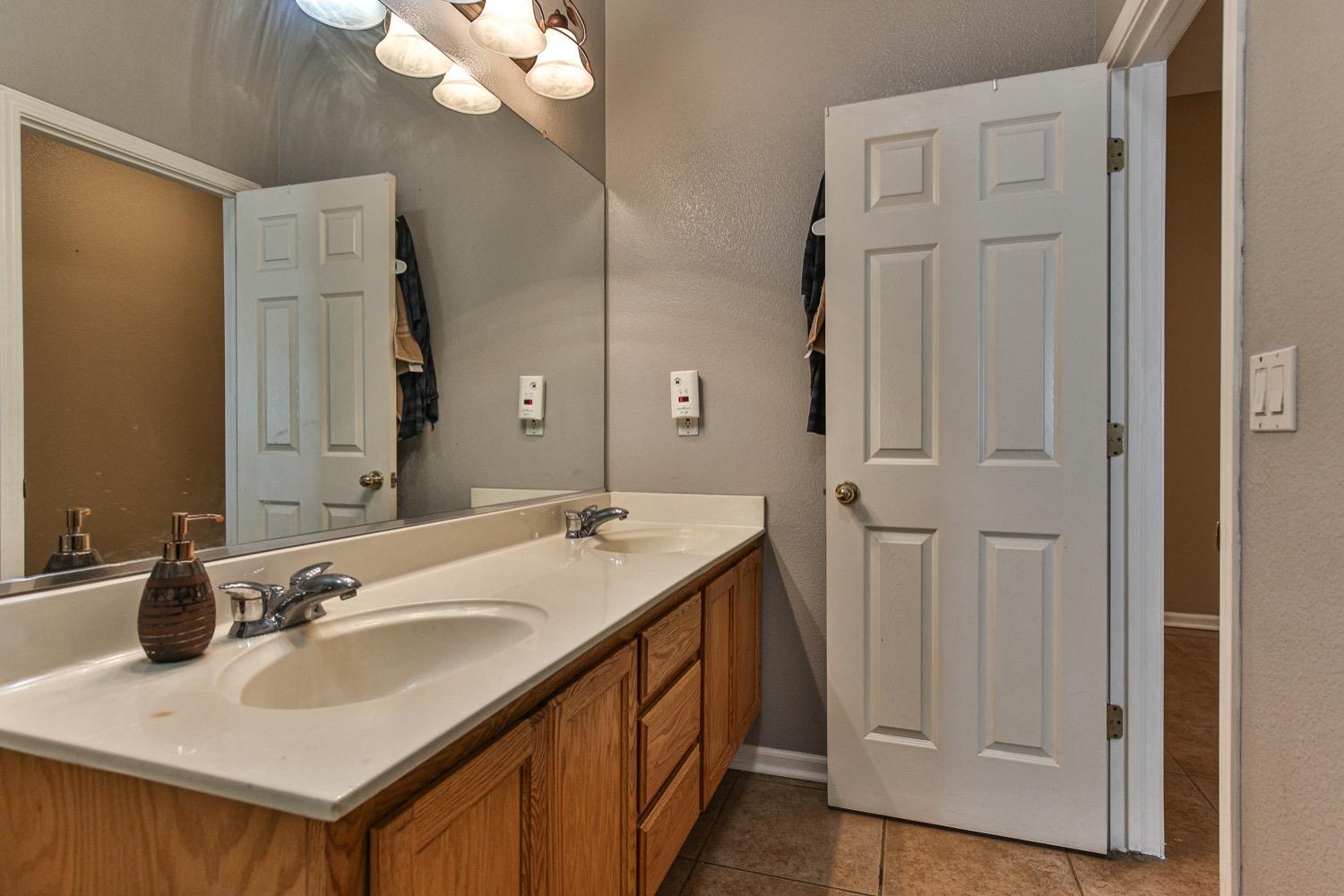 Detail Gallery Image 40 of 75 For 2463 Briarcliff Dr, Stockton,  CA 95206 - 3 Beds | 2 Baths