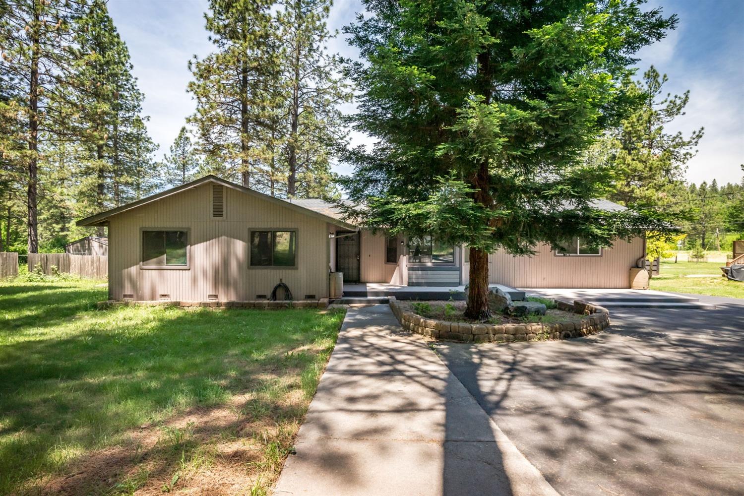 Detail Gallery Image 1 of 43 For 12724 Alta Sierra Dr, Grass Valley,  CA 95949 - 4 Beds | 2 Baths
