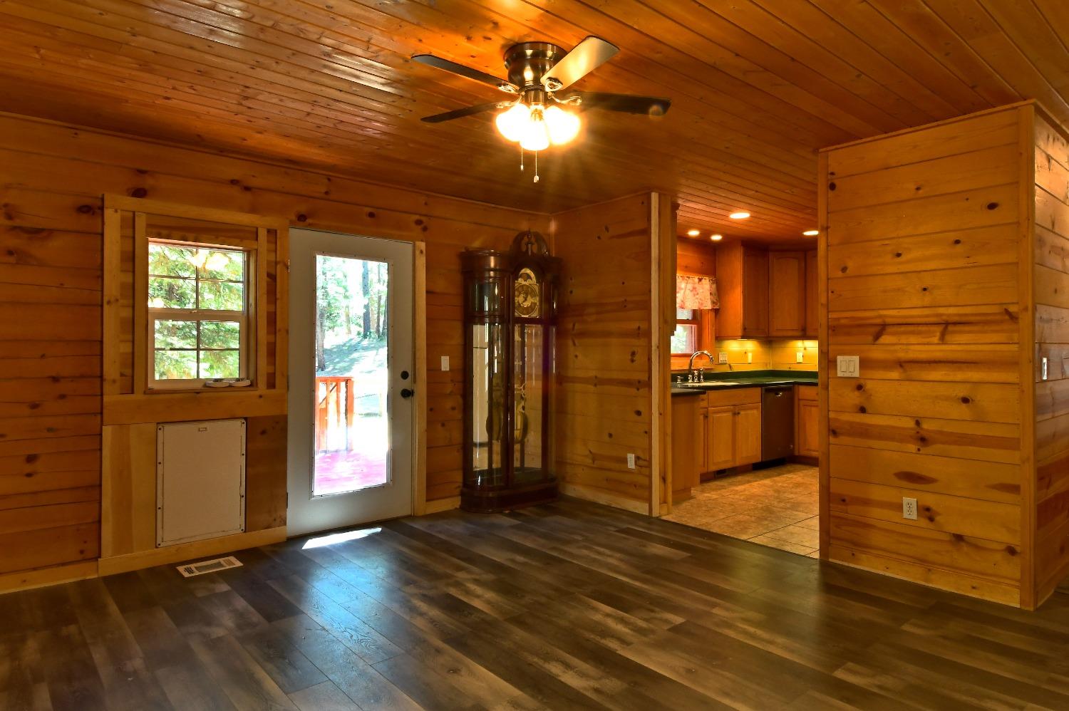 Detail Gallery Image 9 of 41 For 533 Sugarpine Ln, Clio,  CA 96106 - 3 Beds | 2 Baths