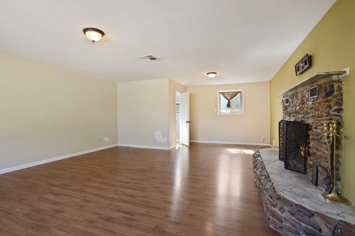 Detail Gallery Image 12 of 34 For 807 Loletta Ave, Modesto,  CA 95351 - 3 Beds | 1/1 Baths