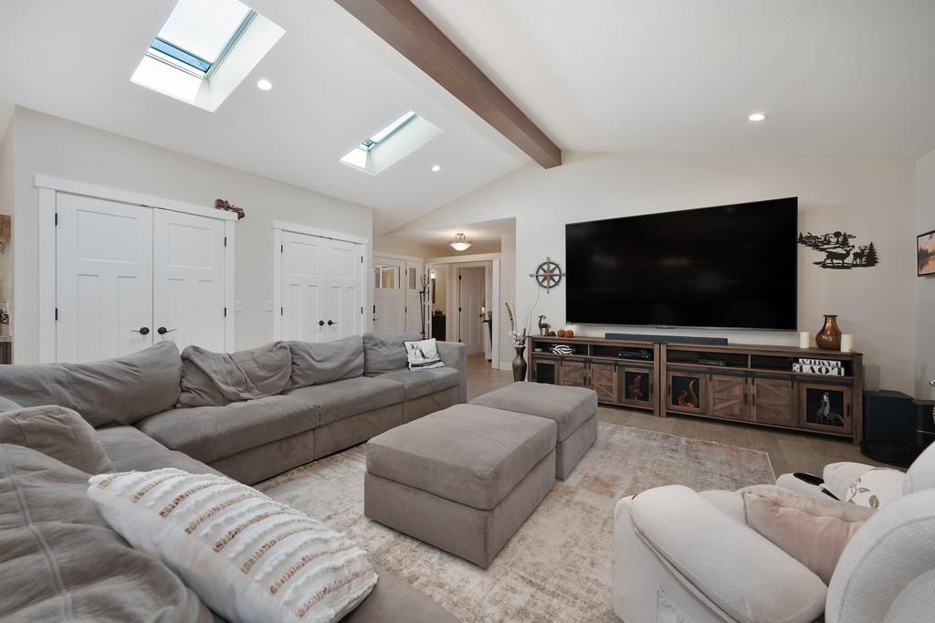 Detail Gallery Image 12 of 64 For 12393 Torrey Pines Dr, Auburn,  CA 95602 - 3 Beds | 2/1 Baths