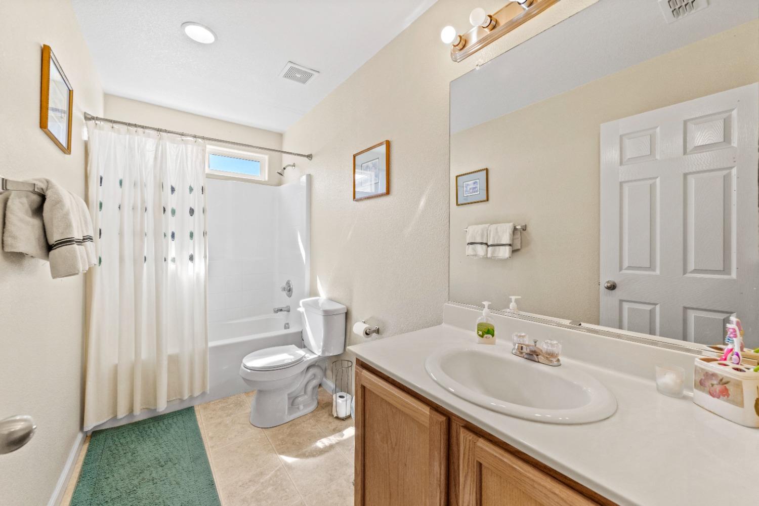 Detail Gallery Image 29 of 33 For 1672 Chateau Drive, Olivehurst,  CA 95961 - 3 Beds | 2/1 Baths