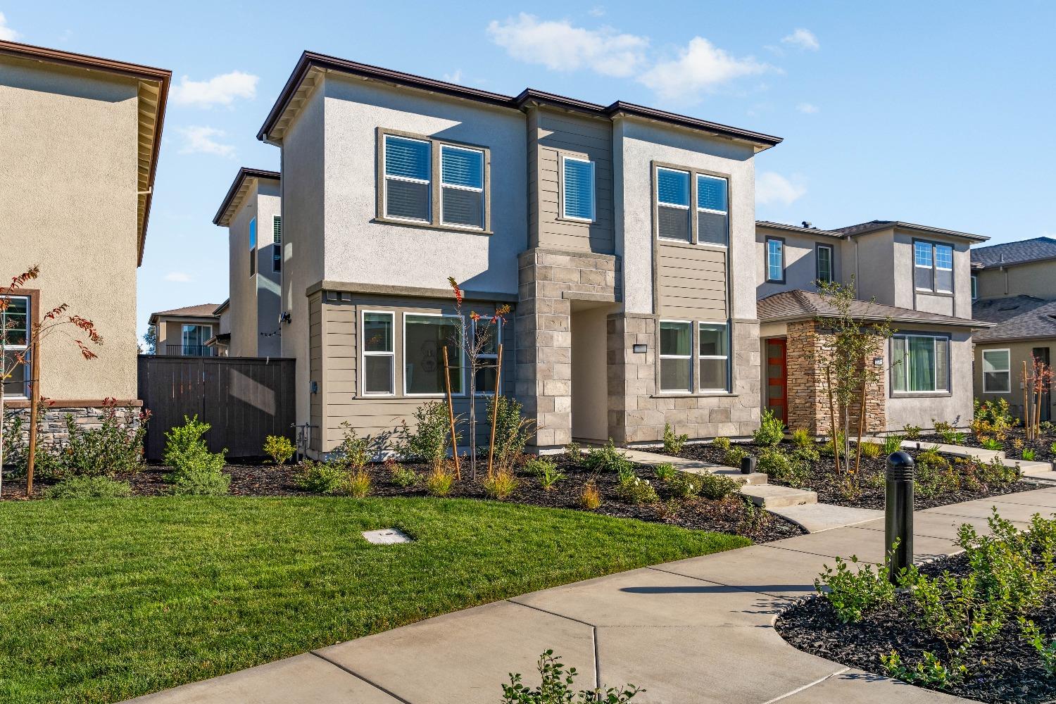 Detail Gallery Image 4 of 58 For 2924 Blue Teal Walk, Sacramento,  CA 95833 - 4 Beds | 3 Baths