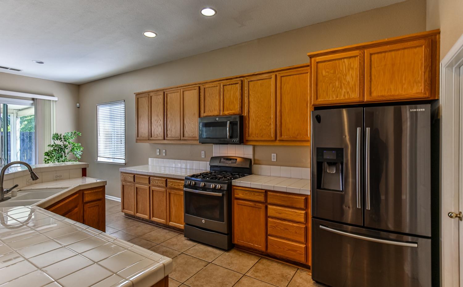 Detail Gallery Image 34 of 75 For 2463 Briarcliff Dr, Stockton,  CA 95206 - 3 Beds | 2 Baths